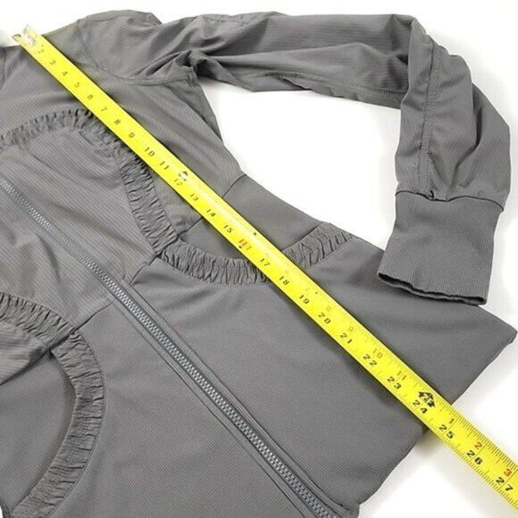 Lululemon Grey Dance Studio Reversible Jacket Hooded Stretch Thumbholes Size 6 - Picture 15 of 15